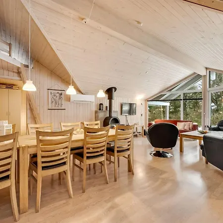 Elfrun - 250m From The Sea By Interhome Harboør